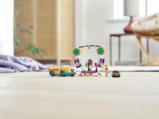 LEGO Friends (41390). L'auto e il palco di Andrea - 11