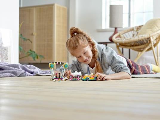 LEGO Friends (41390). L'auto e il palco di Andrea - 10