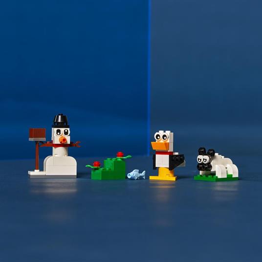 LEGO Classic 11012 Mattoncini Bianchi Creativi, Set di Costruzioni per Bambini 4+ Anni con Pupazzo di Neve, Pecora e Gabbiano - 6