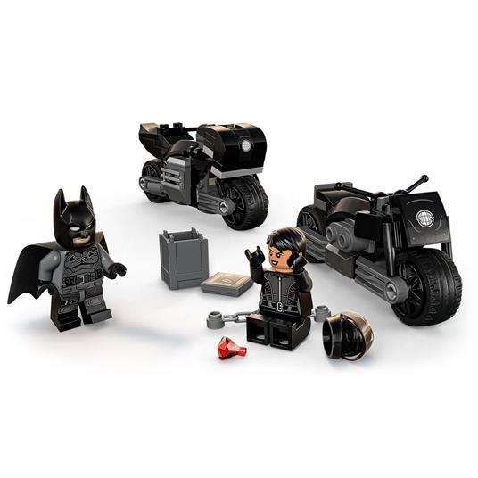 LEGO DC Inseguimento sulla Moto di Batman e Selina Kyle, con Bat-Segnale che si Illumina al Buio, 76179 - 3