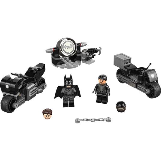 LEGO DC Inseguimento sulla Moto di Batman e Selina Kyle, con Bat-Segnale che si Illumina al Buio, 76179 - 7