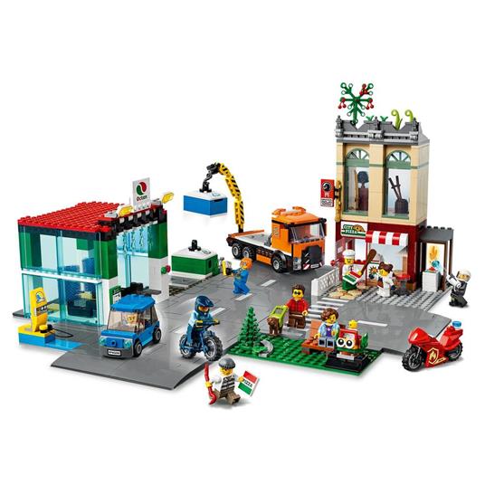 LEGO City 60292 Centro Città con Autolavaggio, Moto, Bici e Camion Giocattolo, Piattaforme Stradali e 8 Minifigure - 3