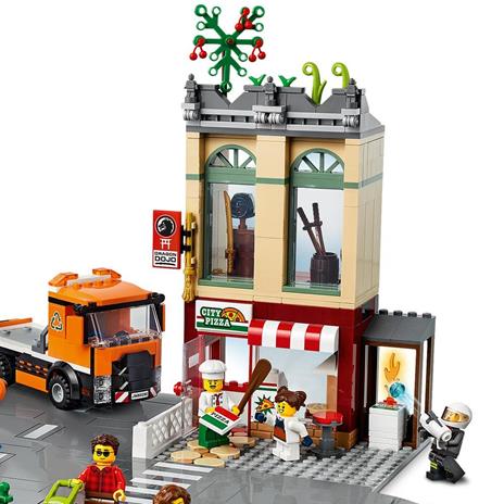 LEGO City 60292 Centro Città con Autolavaggio, Moto, Bici e Camion Giocattolo, Piattaforme Stradali e 8 Minifigure - 5