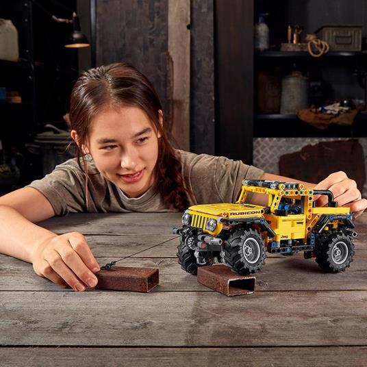 LEGO Technic 42122 Jeep Wrangler 4x4, Macchina Giocattolo, Set da Costruzione SUV Fuoristrada, Idea Regalo per Bambini - 2