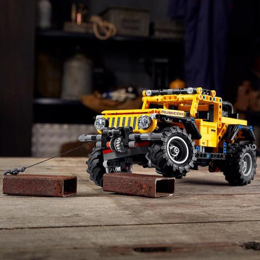 LEGO Technic 42122 Jeep Wrangler 4x4, Macchina Giocattolo, Set da Costruzione SUV Fuoristrada, Idea Regalo per Bambini - 6