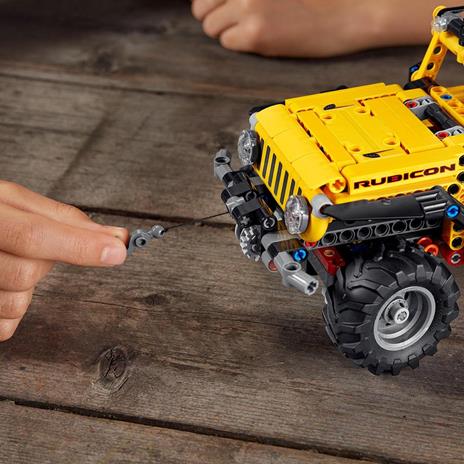 LEGO Technic 42122 Jeep Wrangler 4x4, Macchina Giocattolo, Set da Costruzione SUV Fuoristrada, Idea Regalo per Bambini - 7