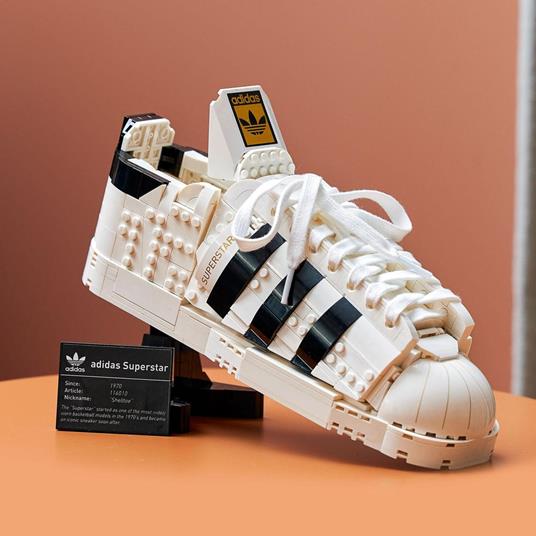 LEGO Icons 10282 adidas Originals Superstar, Set di Costruzioni in Mattoncini, Scarpe Sneaker da Collezione per Adulti - 3