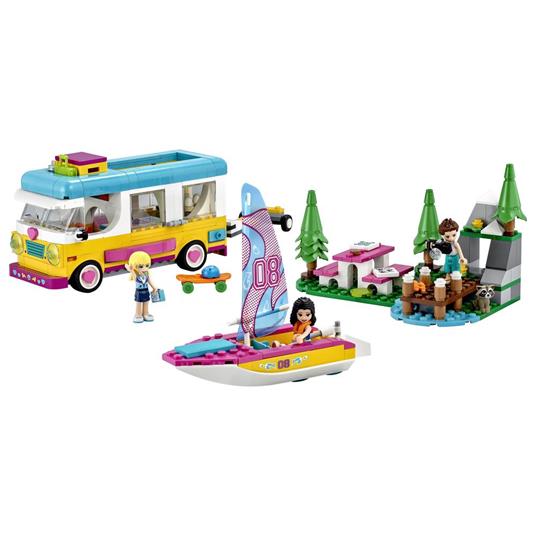 LEGO Friends 41681 Camper Van nel Bosco con Barca a Vela, Playset Giocattolo con Mini Bamboline di Stephanie, Emma ed Ethan - 7