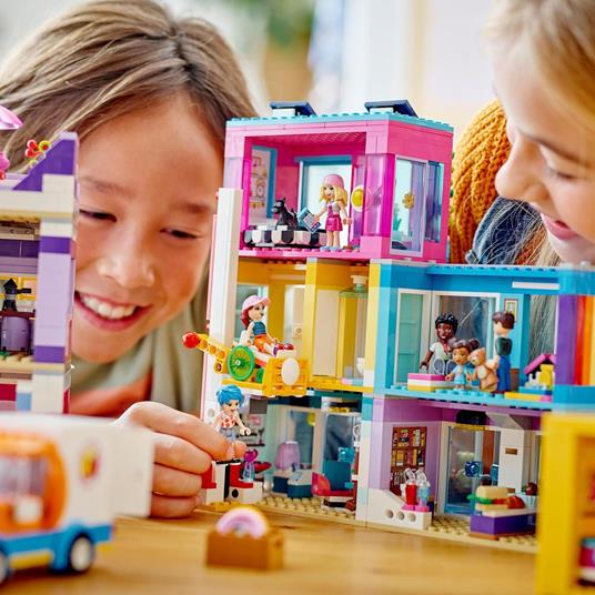 LEGO Friends Edificio della Strada Principale, Café Heartlake City e Salone, Casa delle Bambole per Bambini di 8 Anni, 41704 - 6