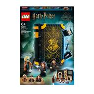 LEGO Harry Potter 76397 Lezione di Difesa a Hogwarts, Libro di Magia Portatile, Regalo da Collezione con il Professor Moody