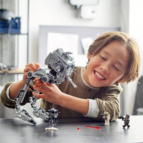 LEGO Star Wars AT-ST di Hoth con Minifigure di Chewbacca e Droide, Modellino del Film L'Impero Colpisce Ancora, 75322 - 2