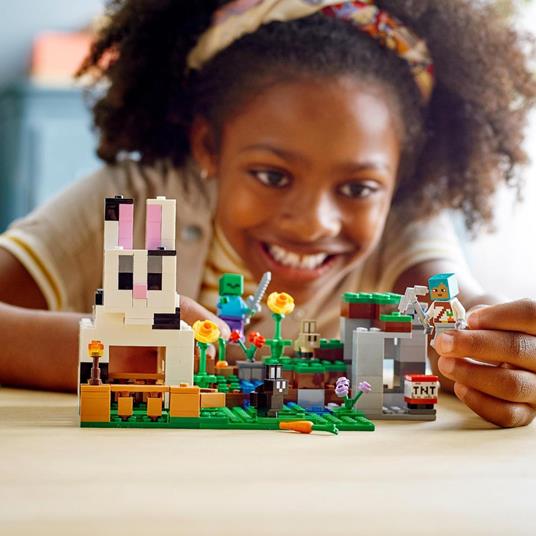 LEGO Minecraft 21181 Il Ranch del Coniglio, Giochi per Bambini e Bambine di 8+ Anni con Figure di Domatore, Zombie e Animali - 2