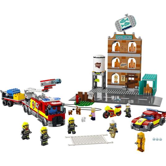 LEGO City Fire 60321 Vigili del Fuoco, Edificio con Fiamme, Camion dei Pompieri Giocattolo, Giochi per Bambini e Bambine - 8