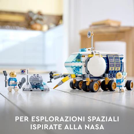 LEGO City 60348 Rover Lunare, Modello di Veicolo Spaziale Giocattolo, Base della NASA con 3 Minifigure di Astronauti - 4
