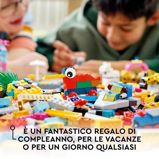 LEGO Classic 11021 90 Anni di Gioco, Scatola con Mattoncini Colorati per 15 Mini Costruzioni di Modelli Iconici - 7