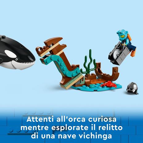 LEGO City 60368 Esploratore Artico, Grande Nave Giocattolo Galleggiante con Elicottero, Gommone, Sottomarino e Relitto Barca - 5