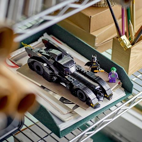 LEGO DC 76224 Batmobile: Inseguimento di Batman vs. The Joker, Iconica Macchina Giocattolo del 1989, Idea Regalo per Bambini - 6