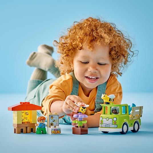 LEGO DUPLO 10419 Cura di Api e Alveari, Gioco Educativo per Bambini in età Prescolare con 2 Personaggi e un Camion Giocattolo - 2