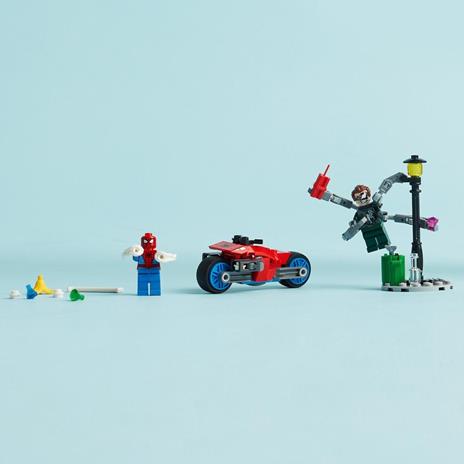LEGO Marvel 76275 Inseguimento Sulla Moto: Spider-Man vs. Doc Ock Motocicletta Giocattolo Spara Ragnatele per Bambini 6+ Anni - 6