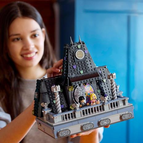 LEGO Wednesday 76781 Il Dormitorio di Mercoledì ed Enid, Casa Giocattolo con 4 Mini Bamboline, Giochi per Bambini 10+ Anni - 5