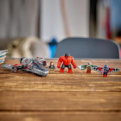 LEGO Marvel 76292 Battaglia Captain America vs. Hulk Rosso con Aereo Giocattolo e Minifigure dei Supereroi, Giochi Bambini 8+ - 4