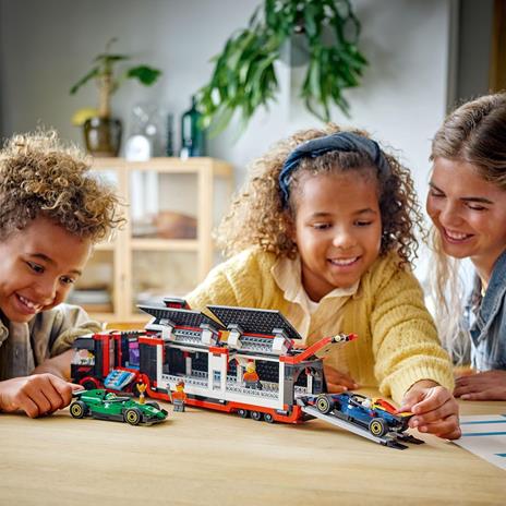 LEGO City 60445 Autotrasportatore F1 con Monoposto RB20 e AMR24 F1 - Camion Giocattolo con 2 Modelli di Auto e 5 Minifigure - 6