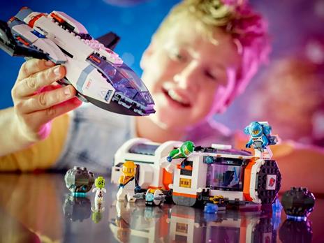 LEGO City 60446 Astronave Galattica Modulare con 4 Minifigure e Figura Aliena, Giocattoli Spaziali Bambini 7+, Idee Regalo - 9