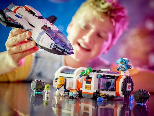 LEGO City 60446 Astronave Galattica Modulare con 4 Minifigure e Figura Aliena, Giocattoli Spaziali Bambini 7+, Idee Regalo - 9