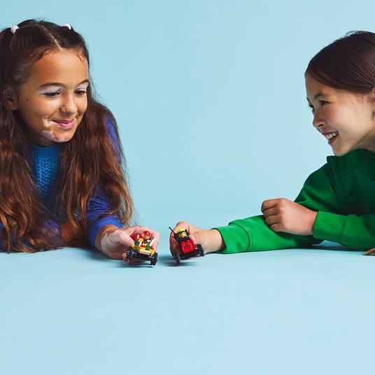 LEGO City 60458 Pack Veicoli da Corsa: Pizzaiolo Contro Pompiere, Macchine Giocattolo con 2 Minifigure, Giochi per Bambini 5+ - 6
