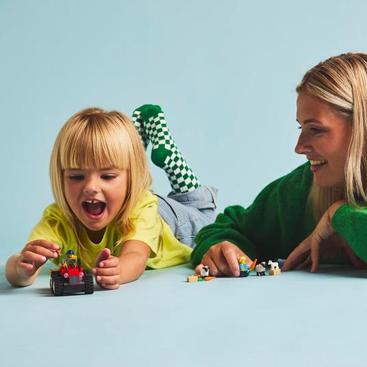 LEGO City 60461 Trattore Agricolo Rosso con Rimorchio e Pecore, Veicolo e Animali Giocattolo, Giochi Montessori Bambini 4+ - 6