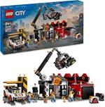 LEGO City 60472 Sfasciacarrozze con Auto, Giocattolo con 2 Macchine, Ricambi, Gru, Crusher e 4 Minifigure, Giochi Bambini 8+
