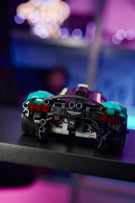 LEGO Technic Aston Martin Valkyrie - 9