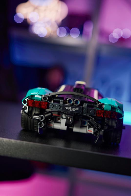 LEGO Technic Aston Martin Valkyrie - 9