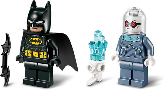 LEGO DC 76301 Batman e Batmobile Contro Mr. Freeze, Macchina Giocattolo del Supereroe con 2 Minifigure, Giochi per Bambini 4+ - 4