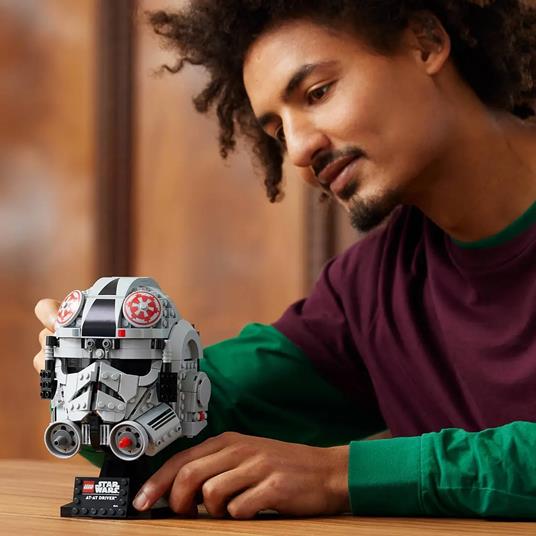 LEGO Star Wars (75429). Casco Pilota Star Wars - 5