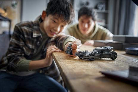 LEGO Batman v Superman Batmobile - 3