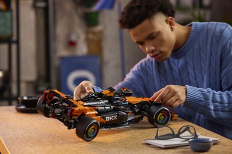 LEGO Technic Auto McLaren MCL39 F1® - 3