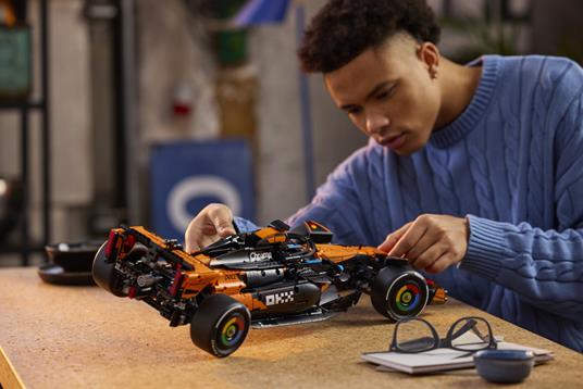LEGO Technic Auto McLaren MCL39 F1® - 3