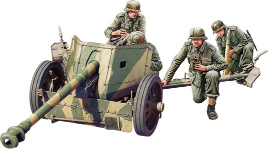 German 7.5cm Anti-Tank Gun PaK 40. Mid Prod w/ Artillery Crew