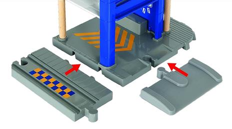BRIO WORLD - Stazione della Polizia con Veicolo di Emergenza, Accessorio per Pista Trenino BRIO, Set da 5 Pezzi - 27