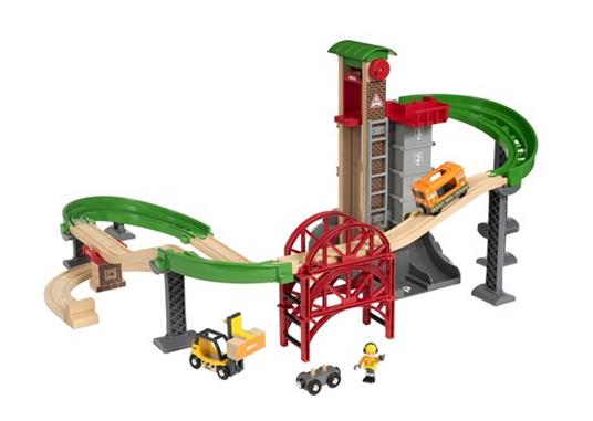 BRIO WORLD - Set Ferrovia Deposito Solleva e Carica, Pista Trenino con Accessori, 32 pezzi, Età 3+ Anni - 4