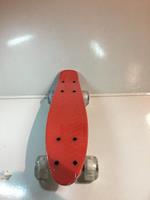 Skateboard Rosso Con Ruote Con Luci Nuovo Globo Sport