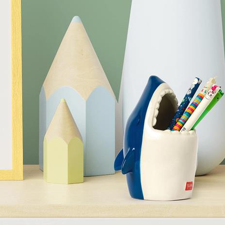 Legami - Portapenne in Ceramica, Desk Friends, 12,5 x 7,5 cm, Tema Shark, da Scrivania, Dipinti a Mano - 3