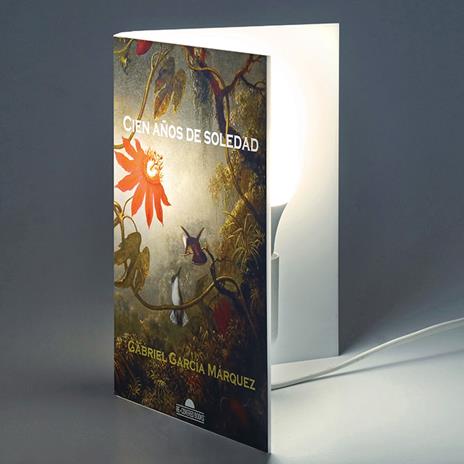 Lampada da tavolo, a forma di libro, Cento anni di solitudine -  Gabriel Garcia Marquez - 2