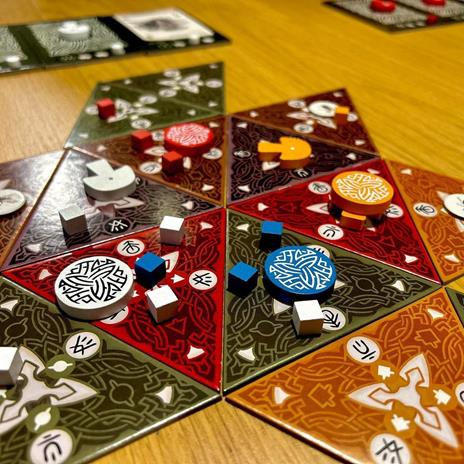 Pendragon - Il Regno dei Funghi - Edizione italiana - Gioco da tavolo, Età 10+,1-4 Giocatori - 6