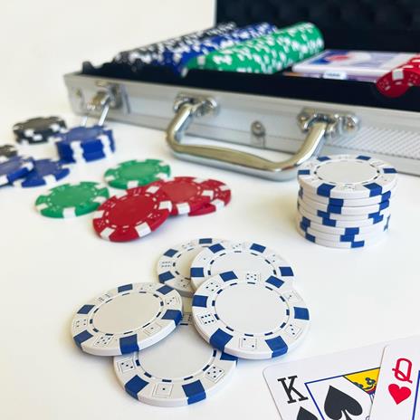 Goliath - CASSETTA DA POKER : SET 300 CHIPS - Cassetta in alluminio completa di gioco di carte, 300 fiches da poker e 5 dadi - 3