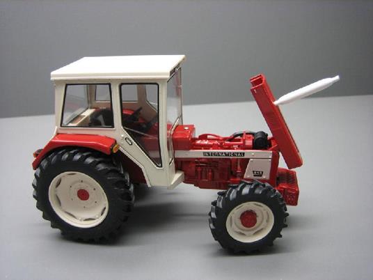 Ih 844 Tractor Trattore 1:32 Model Repli071