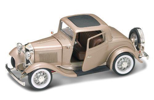 Ford 3 Window Coupe' 1932 Gold 1:18 Model LDC92248GT