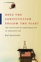 Does the Constitution Follow the Flag?: The Evolution of Territoriality in American Law - Kal Raustiala - cover