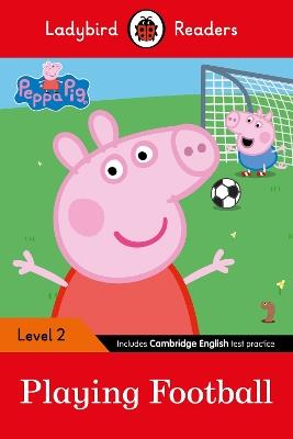 Ladybird Readers Level 2 - Peppa Pig - Playing Football (ELT Graded Reader) - Ladybird,Peppa Pig - cover